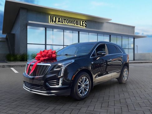 Used 2020 Cadillac XT5 Premium Luxury w/ LPO, Illumination Package FWD image 3