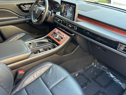 Used 2023 Lincoln Aviator Reserve w/ Equipment Group 201A image 17