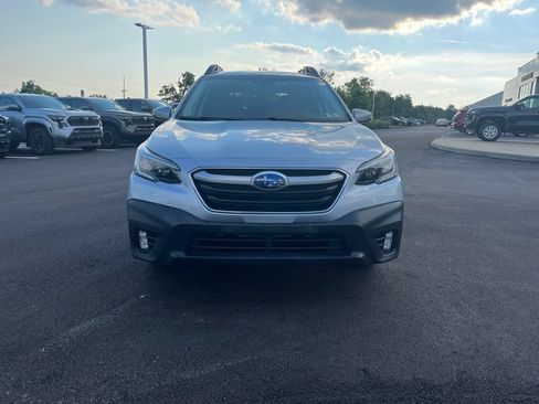 Used 2020 Subaru Outback Premium w/ Popular Package #1 AWD/4WD image 2