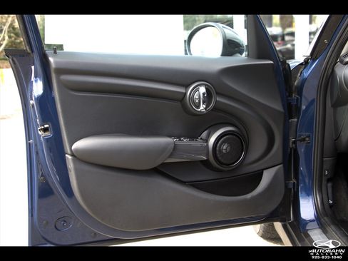 Used 2015 MINI Cooper 4-Door Hardtop w/ Premium Package FWD image 11