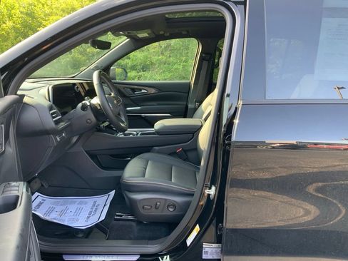 Used 2026 Chevrolet Traverse High Country w/ LPO, Floor Liner Package AWD/4WD image 16