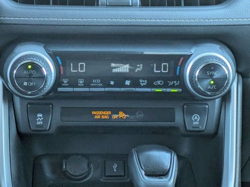 Used 2021 Toyota RAV4 XLE w/ Carpet Mat Package (TMS) FWD image 29