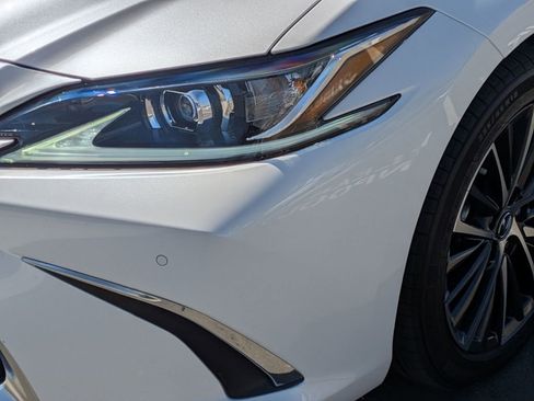 Used 2025 Lexus ES 300h w/ Premium Package FWD image 22