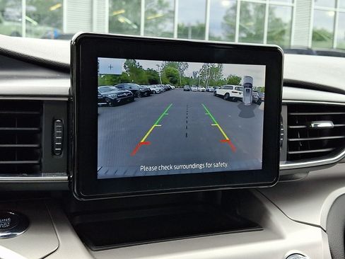 Used 2022 Ford Explorer XLT w/ Equipment Group 202A AWD/4WD image 20