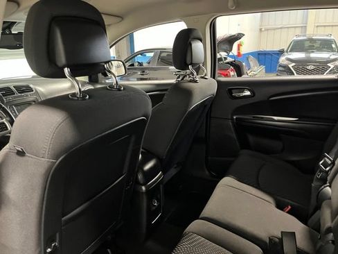 Used 2017 Dodge Journey SXT w/ Chrome Appearance Group FWD image 18