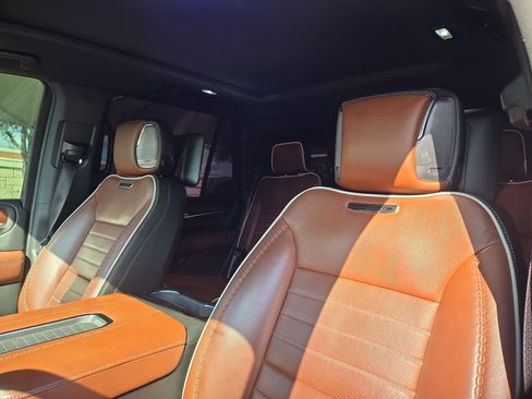 Used 2024 GMC Yukon Denali Ultimate AWD/4WD image 9