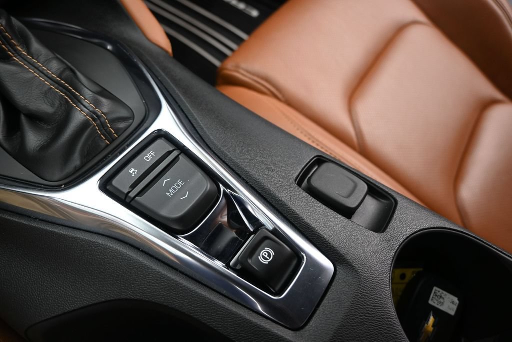 Used 2020 Chevrolet Camaro LT w/ Technology Package RWD image 32