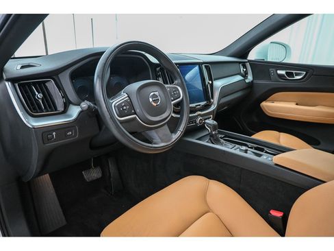 Used 2018 Volvo XC60 T6 Momentum w/ Vision Package image 9