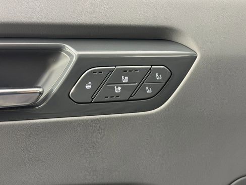 Used 2024 Kia EV9 Land image 18