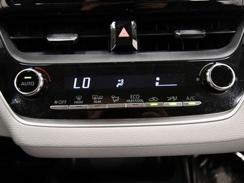 Used 2020 Toyota Corolla LE w/ Carpet Mat Package (TMS) image 24