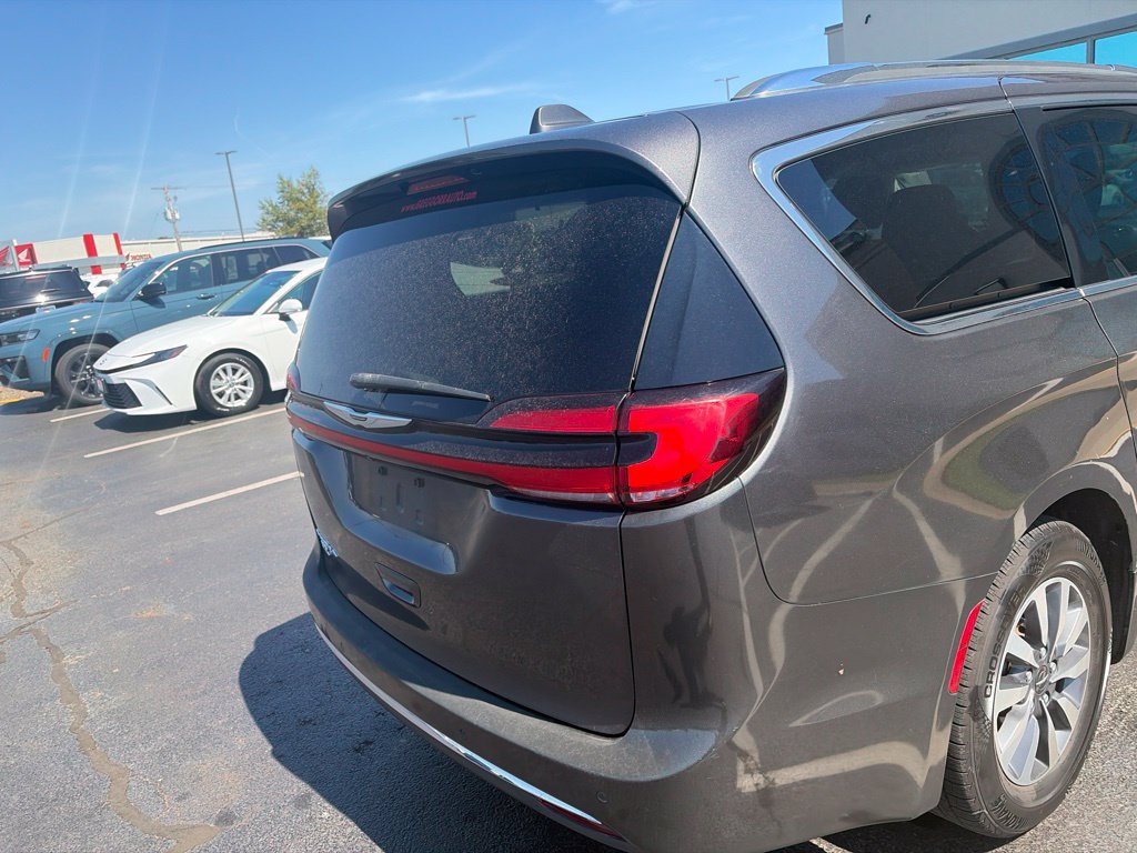 Used 2021 Chrysler Pacifica Touring-L FWD image 5