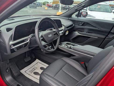 Used 2025 Cadillac Lyriq Luxury w/ LPO, Floor Liner Package AWD/4WD image 12