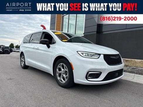 Used 2024 Chrysler Pacifica Limited FWD image 1