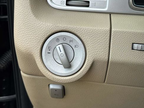 Used 2010 Lincoln Navigator 2WD image 22