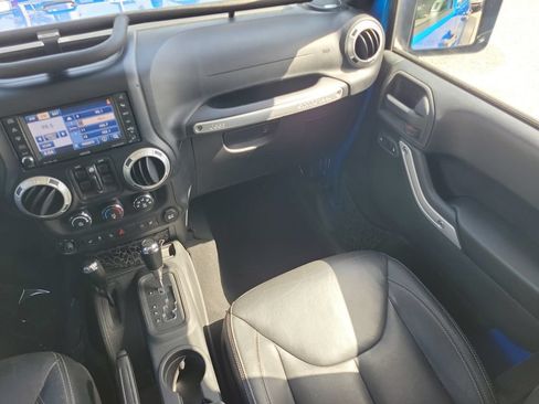 Used 2015 Jeep Wrangler Unlimited Rubicon w/ Connectivity Group AWD/4WD image 22