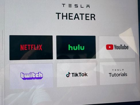 Used 2022 Tesla Model 3 Standard Range image 18