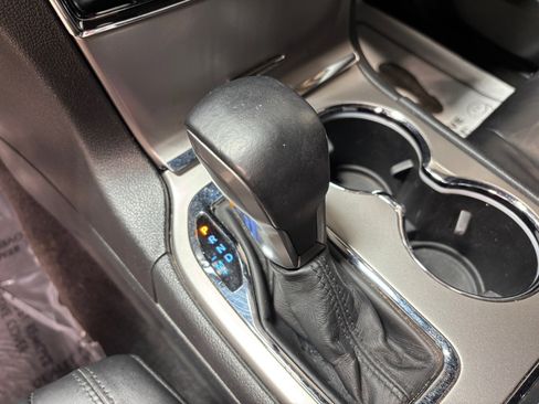 Used 2019 Jeep Grand Cherokee Limited AWD/4WD image 15