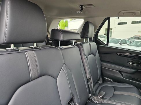 Used 2025 Honda Pilot EX-L image 13