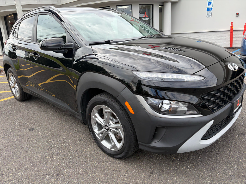 Used 2023 Hyundai Kona SEL AWD/4WD image 3