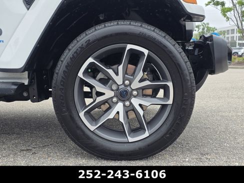 Used 2024 Jeep Wrangler Unlimited w/ Convenience Group AWD/4WD image 44