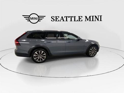 Used 2022 Volvo V90 B6 Cross Country w/ Advanced Package AWD/4WD image 12