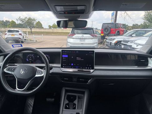 Used 2026 Volkswagen Tiguan SE FWD image 46