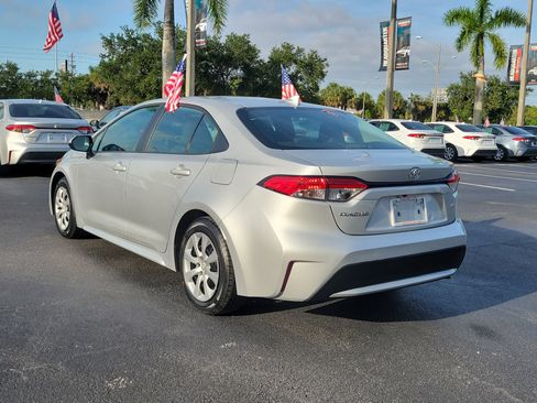 Used 2021 Toyota Corolla LE FWD image 9