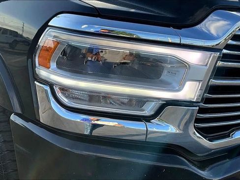 Used 2022 RAM 2500 Laramie AWD/4WD image 32
