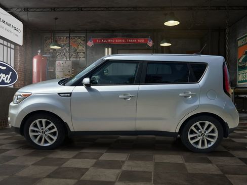 Used 2017 Kia Soul + w/ Primo Package image 3