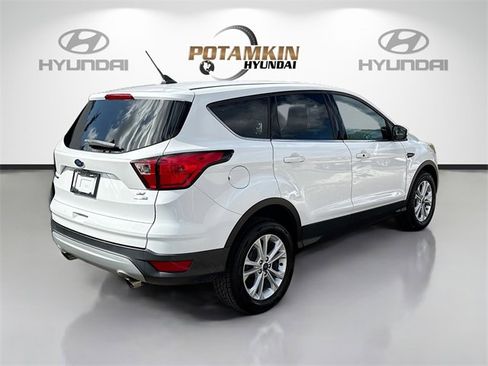 Used 2019 Ford Escape SE image 5