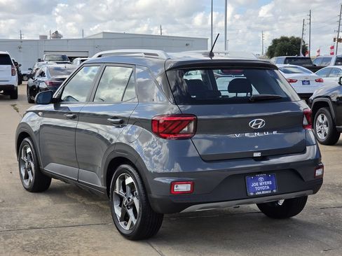 Used 2026 Hyundai Venue SEL FWD image 7