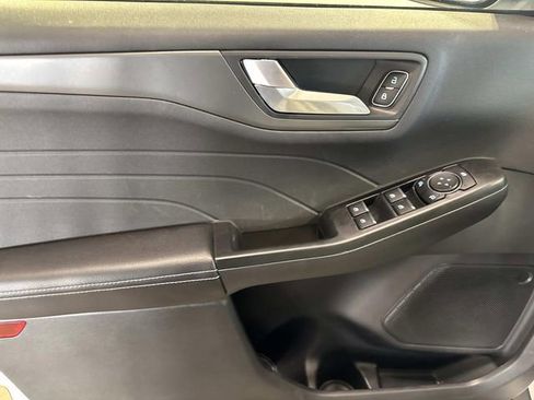 Used 2025 Ford Escape SE image 18