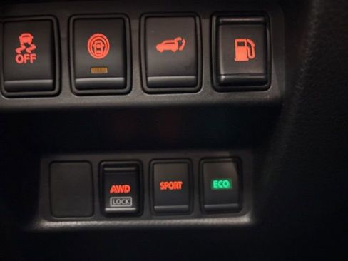 Used 2020 Nissan Rogue SV image 12