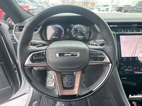 Used 2025 Jeep Grand Cherokee Summit image 35