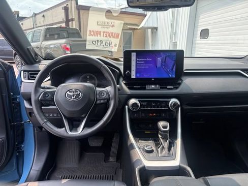 Used 2025 Toyota RAV4 XSE w/ Advanced Technology Package AWD/4WD image 4