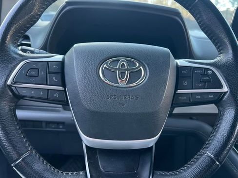 Used 2021 Toyota Sienna XLE image 20