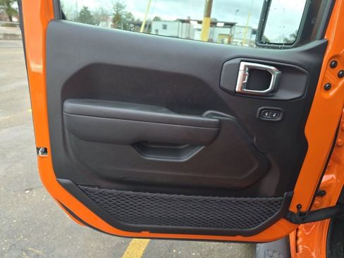 Used 2025 Jeep Wrangler Sport image 22