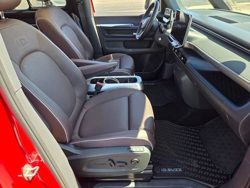 Certified 2025 Volkswagen ID. Buzz Pro S Plus RWD image 16