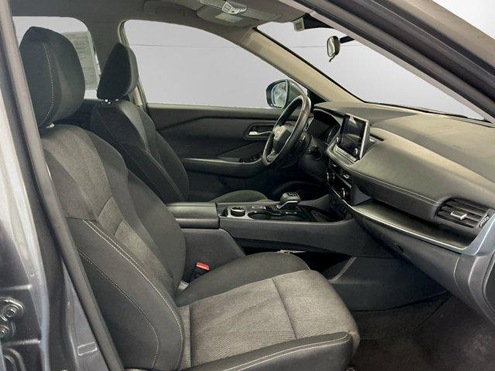 Used 2025 Nissan Rogue SV AWD/4WD image 15