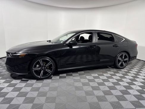 Used 2023 Honda Accord Sport image 3