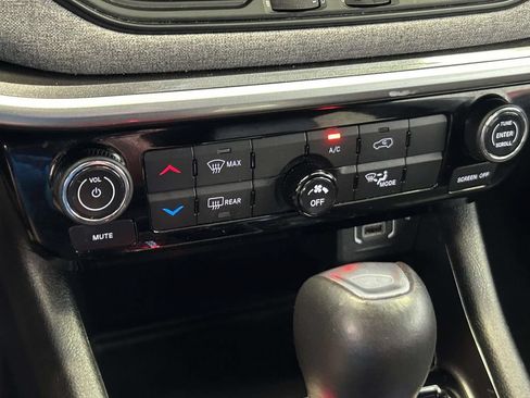 Used 2024 Jeep Compass Latitude AWD/4WD image 24