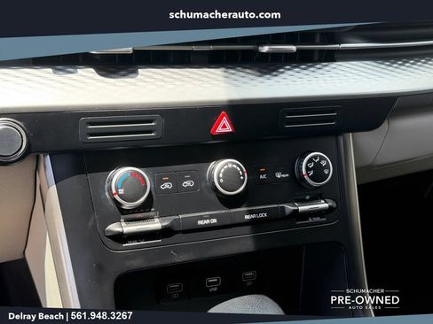 Used 2024 Kia Carnival LX FWD image 21
