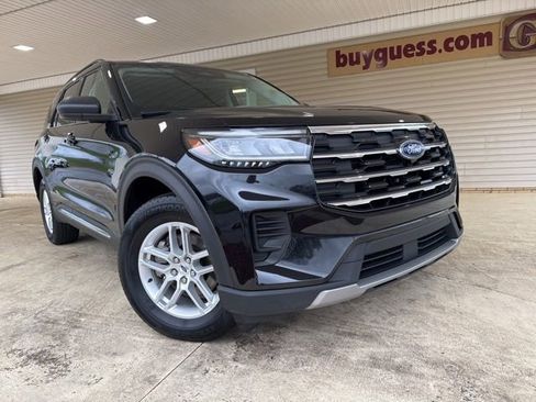 Used 2025 Ford Explorer Active image 2