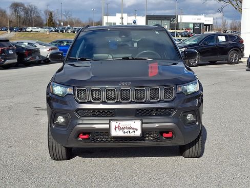 Used 2023 Jeep Compass Trailhawk image 2