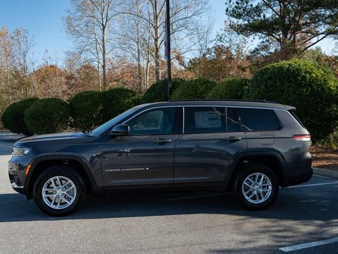 Used 2025 Jeep Grand Cherokee L Laredo RWD image 5