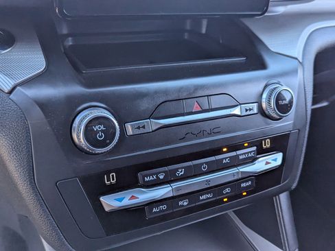 Used 2020 Ford Explorer XLT image 21