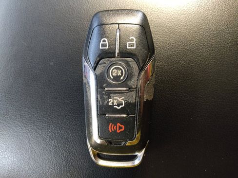 Used 2017 Lincoln MKX Reserve w/ Driver Assistance Package FWD image 32
