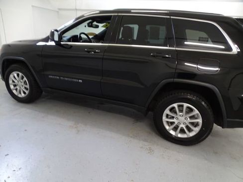 Certified 2022 Jeep Grand Cherokee Laredo X AWD/4WD image 18