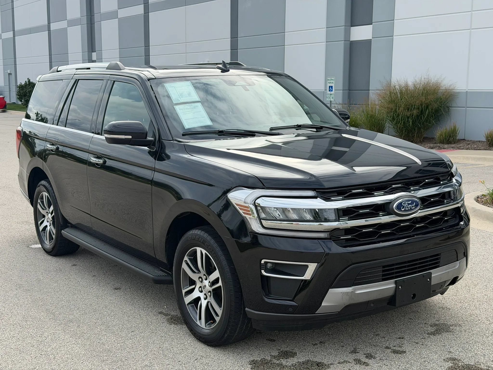 Used 2024 Ford Expedition Limited RWD image 3