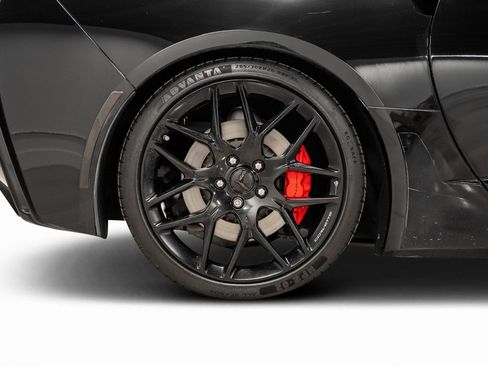 Used 2019 Chevrolet Corvette Stingray Coupe w/ Carbon Flash Badge Package image 28